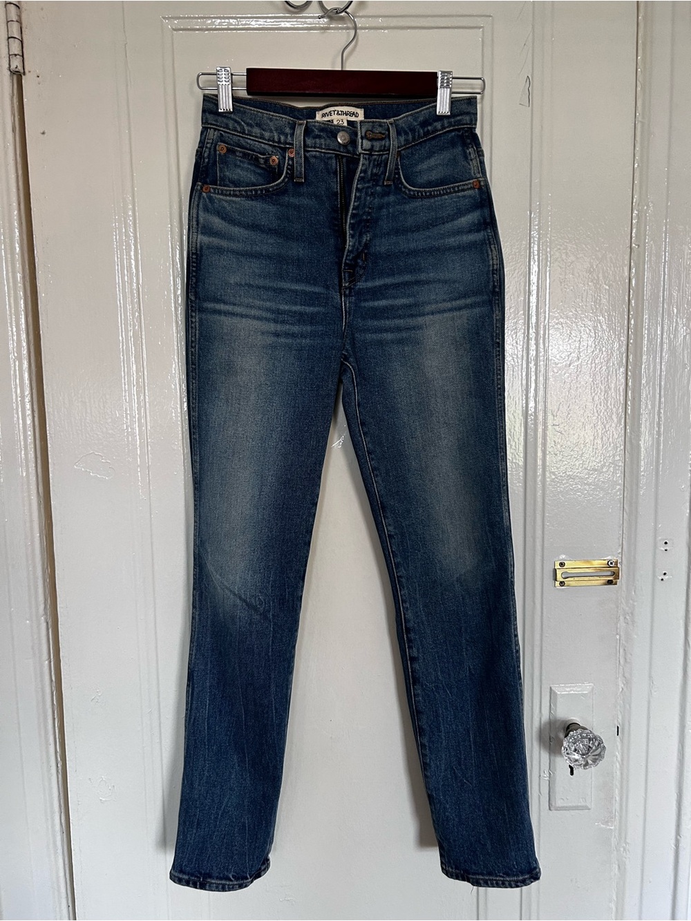 Rivet & thread High-Rise Women's Jeans in Medium Blue